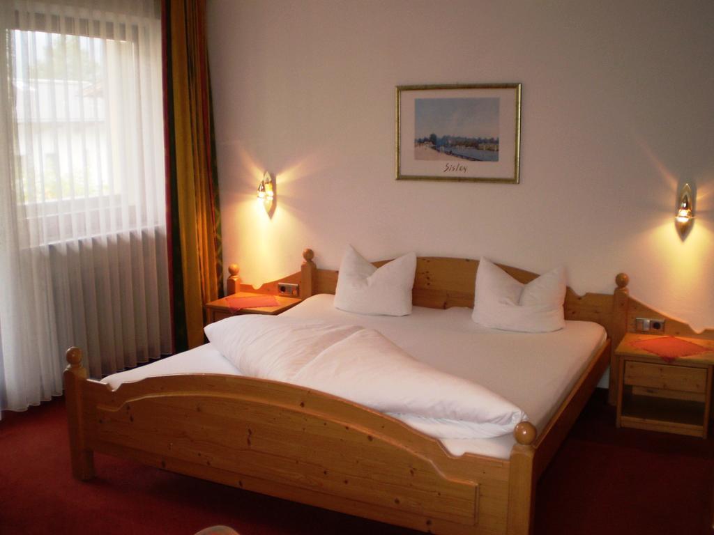 Apart Hotel Garni Strasser Zell am Ziller Room photo