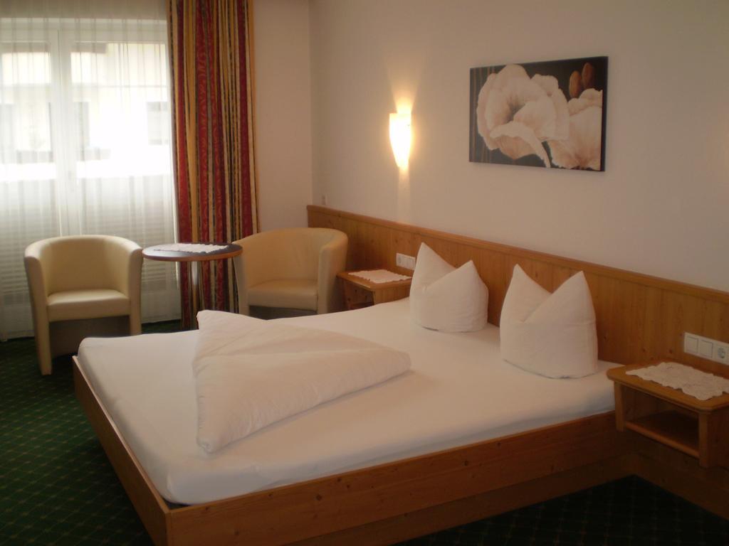 Apart Hotel Garni Strasser Zell am Ziller Room photo